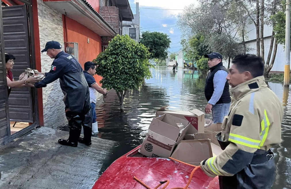 GOBIERNOS FEDERAL Y DEL EDOMEX REFUERZAN APOYO A POBLADORES DE CHALCO POR INUNDACIONES